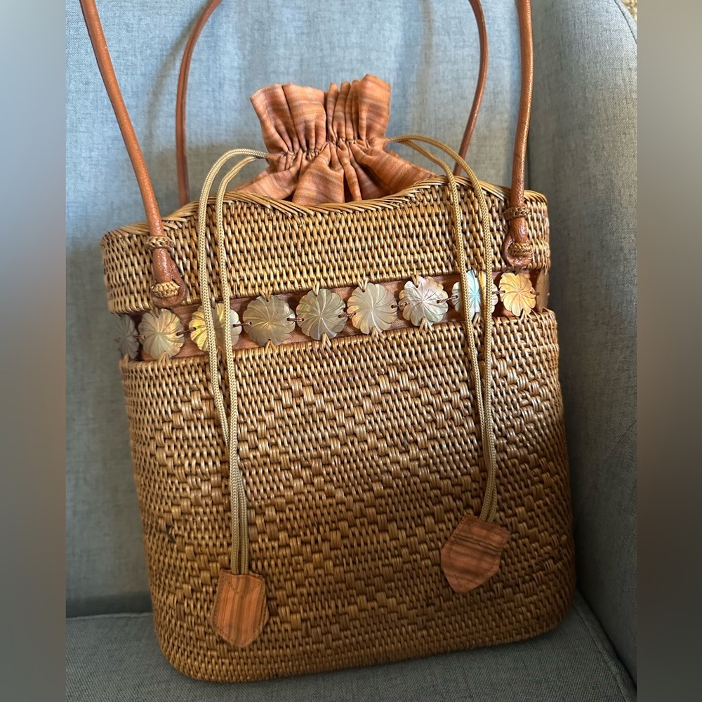 Handmade Bali-style Rattan Tote Bag with Drawstring Lining - Picture 5 of 9